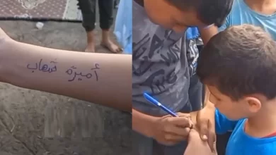 Children of Gaza write their names on their bodies