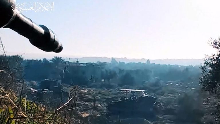 Al-Qassam Brigades Unleash Precision Strikes on Israeli Forces: New Footage Reveals Intense Clashes in Central Gaza Strip