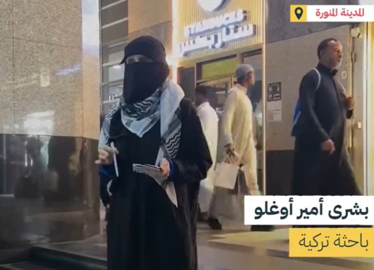 the activity of a Starbucks store next to the Prophet's Mosque in Saudi Arabia