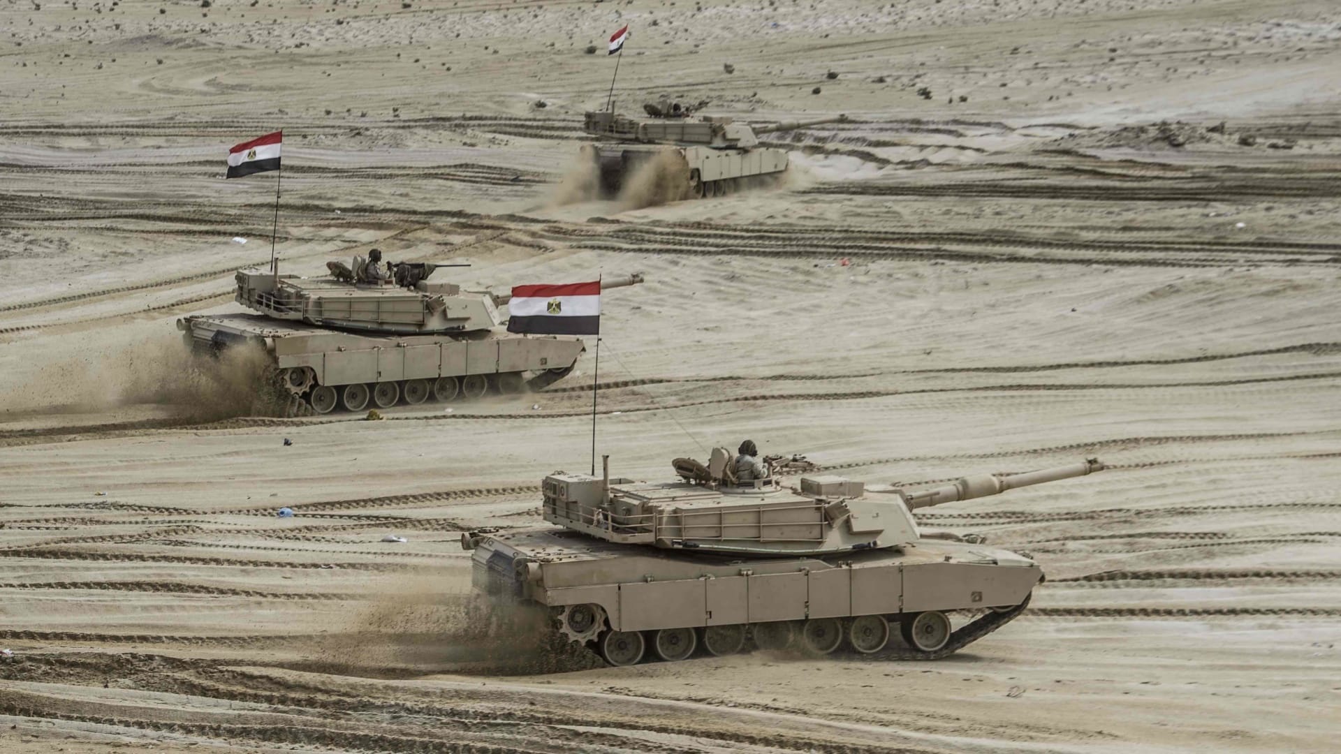 Scores of tanks on the Egyptian border with Gaza