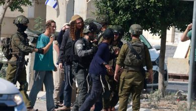 Israeli Settlers Interrogate and Disarm Palestinian Police Officers in Ramallah