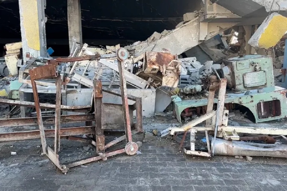 The "Shomer" factory for sweets and biscuits no longer thrives as it once did, having suffered total destruction