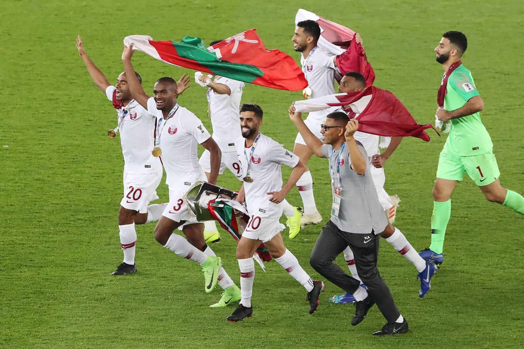 الكاتب الإماراتي والجمهور العُماني watanserb.com