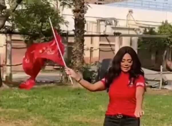 رقص رانيا يوسف تشجيعا للنادي الأهلي - لقطة من الفيديو