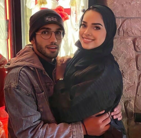 احمد خميس وزوجته مشاعل