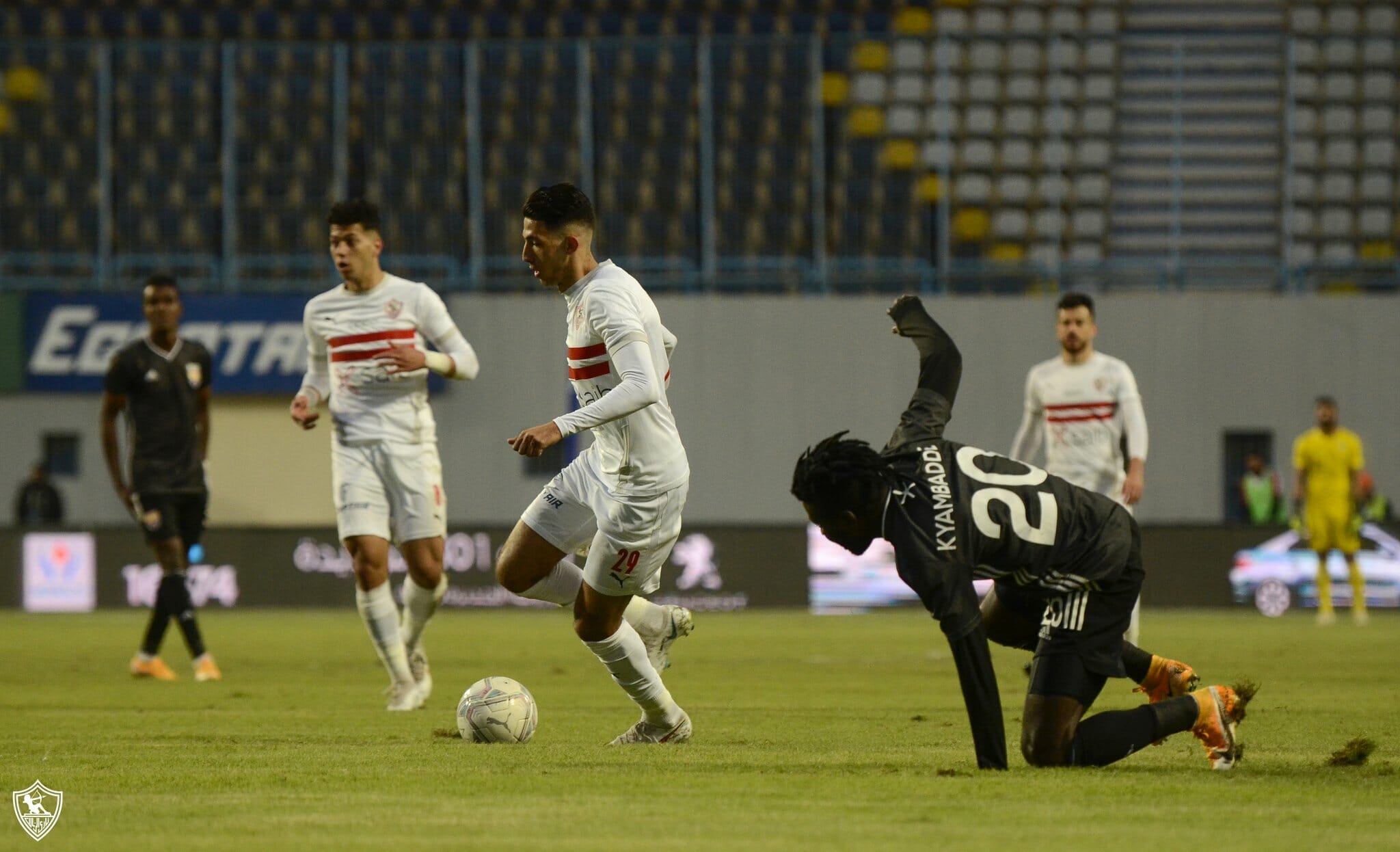 Ø§Ù„Ù‚Ù†Ø§Ø© Ø§Ù„Ù†Ø§Ù‚Ù„Ø© Ù„Ù…Ø¨Ø§Ø±Ø§Ø© Ø§Ù„Ø²Ù…Ø§Ù„Ùƒ ÙˆØ£Ø³ÙˆØ§Ù† ÙˆÙ„Ù…Ø§Ø°Ø§ ÙŠØ®Ø´Ù‰ Ø§Ù„Ø£Ø¨ÙŠØ¶ Ù…Ù† Ø§Ù„Ø³Ù‚ÙˆØ· ÙˆØ·Ù† ÙŠØºØ±Ø¯ Ø®Ø§Ø±Ø¬ Ø§Ù„Ø³Ø±Ø¨