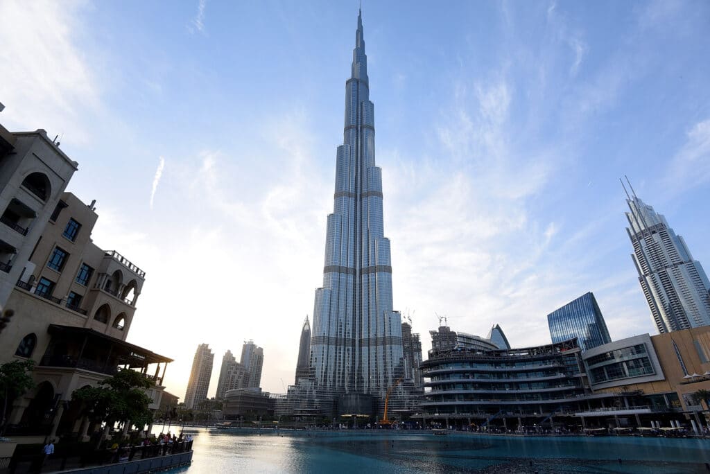 صور افتراضية لقصف برج خليفة في دبي watanserb.com