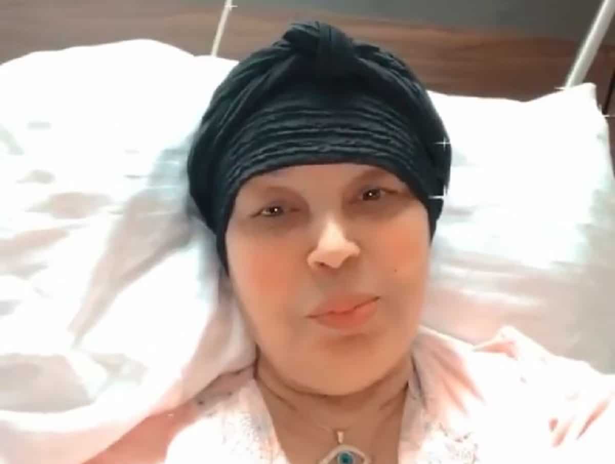 هكذا ظهرت فيفي عبده بعد العملية الجراحية الصعبة وضعها لا يطمئن وتتكلم بصعوبة وطن يغرد خارج