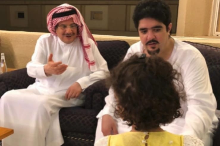 الأمير عبد العزيز بن فهد رفقة أسرته بعد اختفائه لمدة عام 