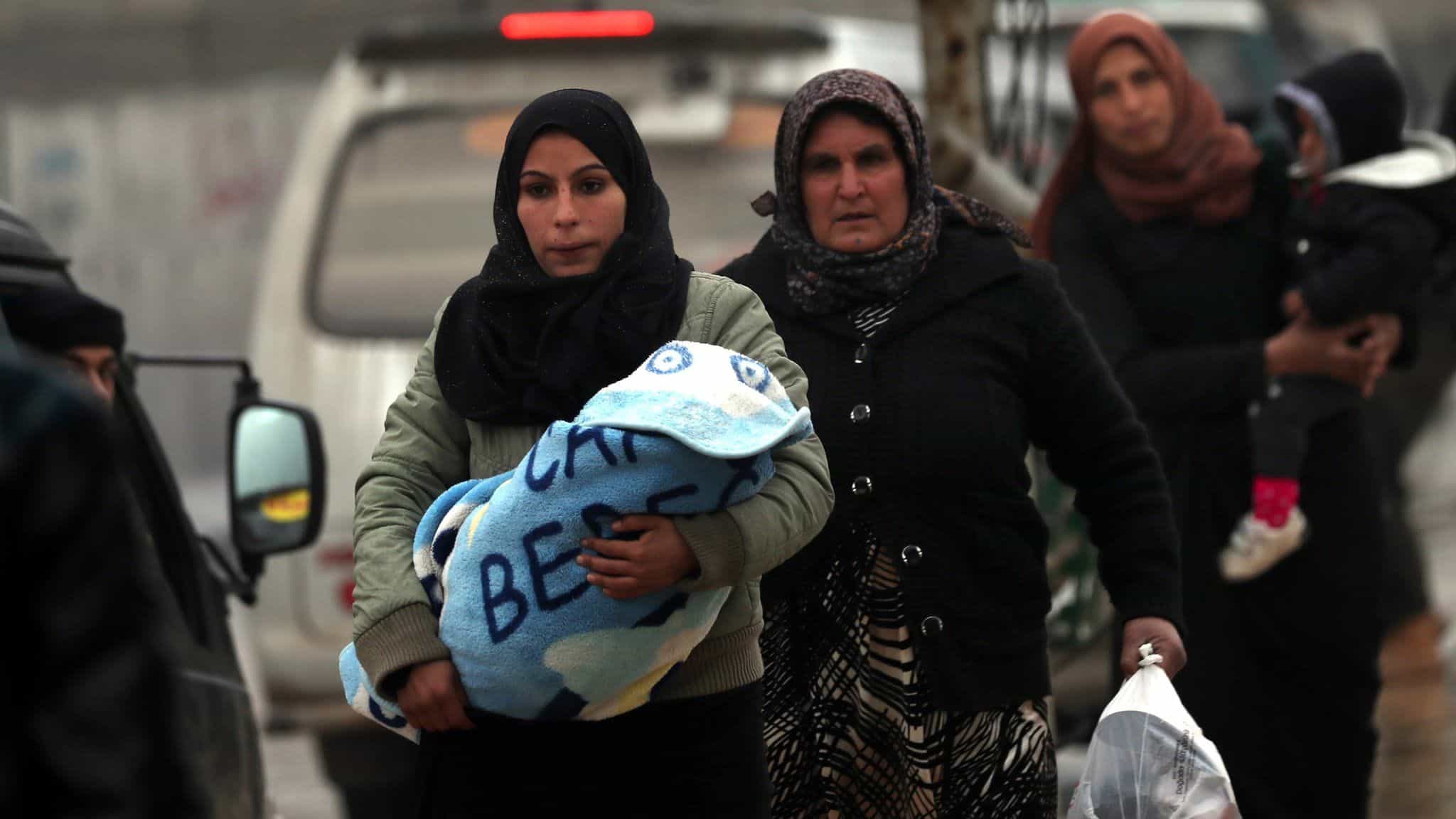 موقع إسباني أكد في تقرير له أن المرأة السورية في مواجهة الفقر والنزعة العسكرية watanserb.com