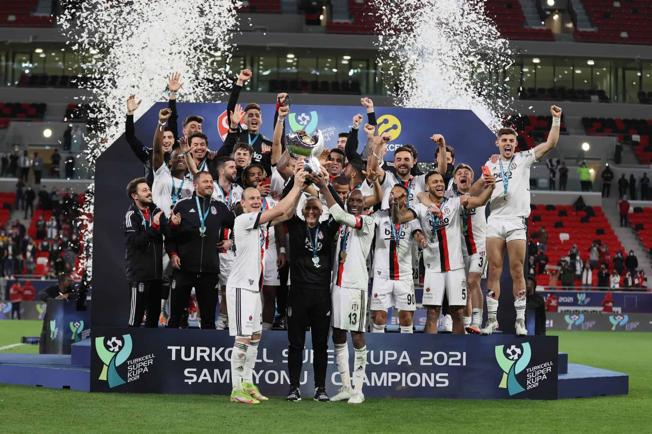 بشكتاش التركي والاحتفال بالتتويج بكأس السوبر التركي watanserb.com