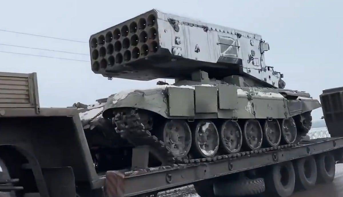 قاذفات صواريخ TOS-1 Buratino متجهة نحو أوكرانيا watanserb.com