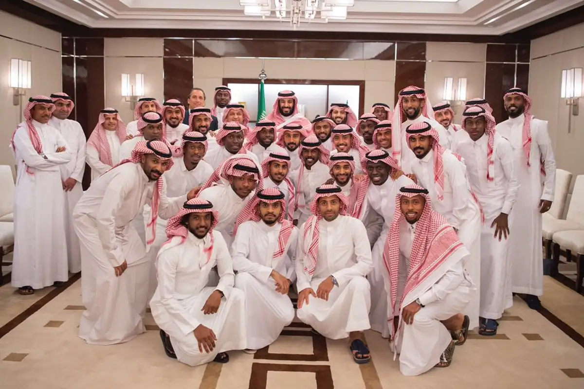 محمد بن سلمان يستقبل المنتخب السعودي watanserb.com