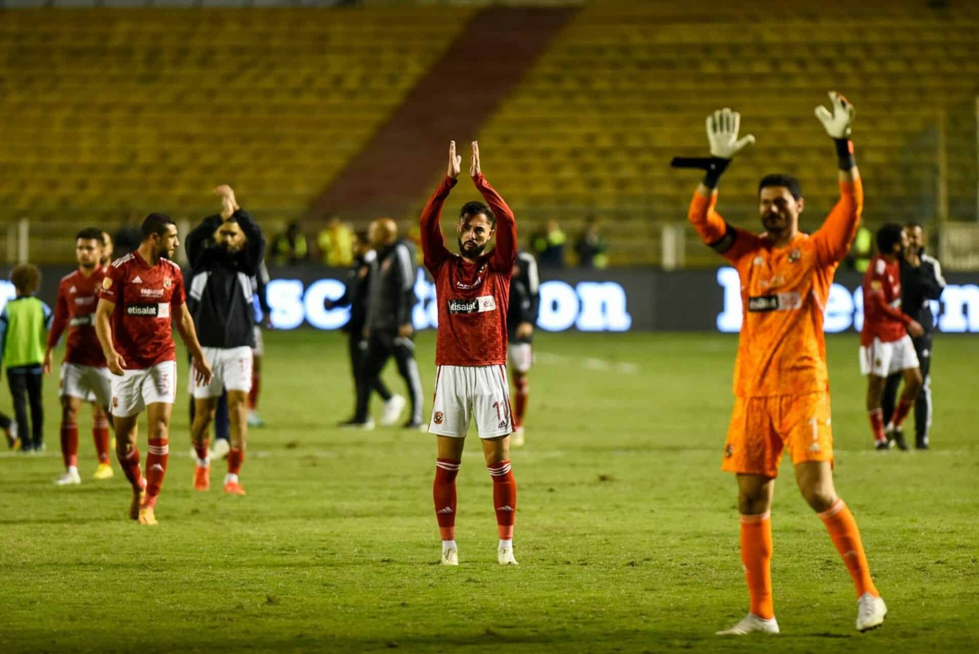 احتفال نجوم الأهلي المصري مع جماهيره في الدوري المصري