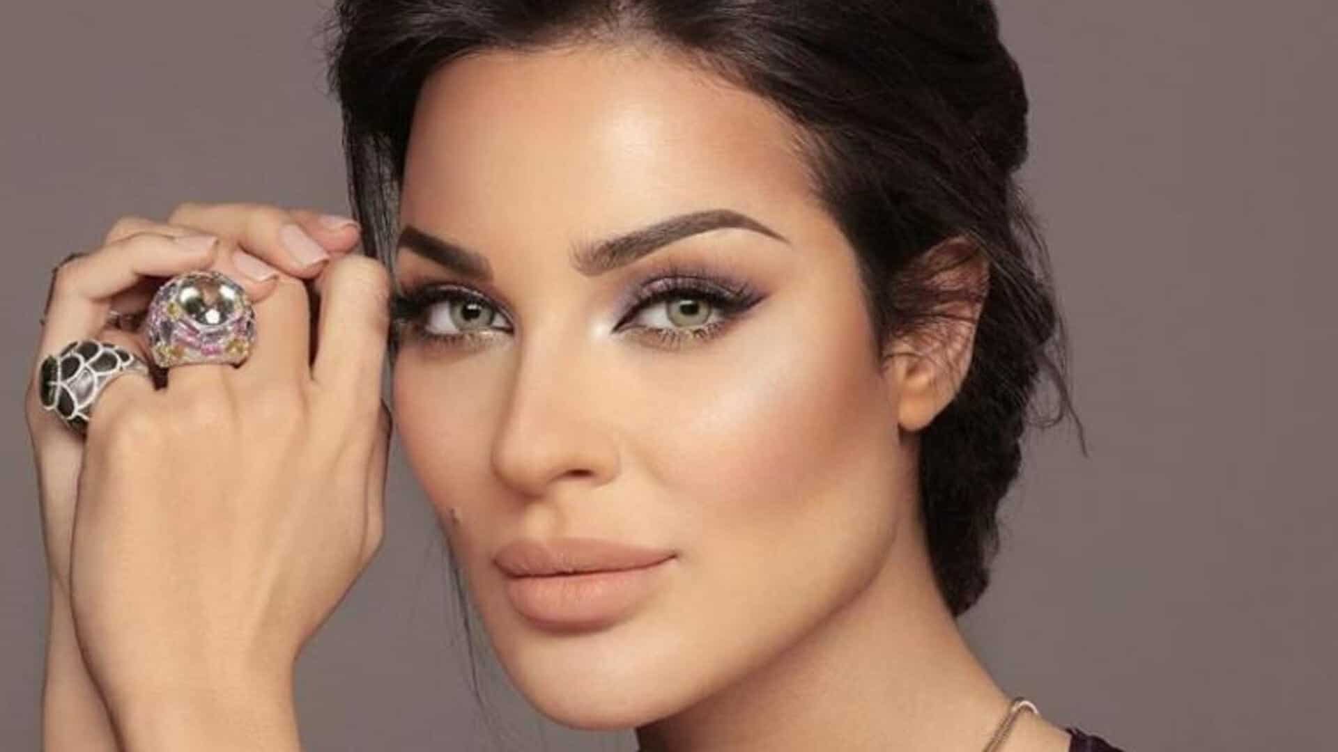 نادين نجيم تنهار في أحضان حبيبها بعدما فاجأها بطلب يدها.. من هو خطيبها السوري ناريغ ناربيكان؟(فيديو) watanserb.com