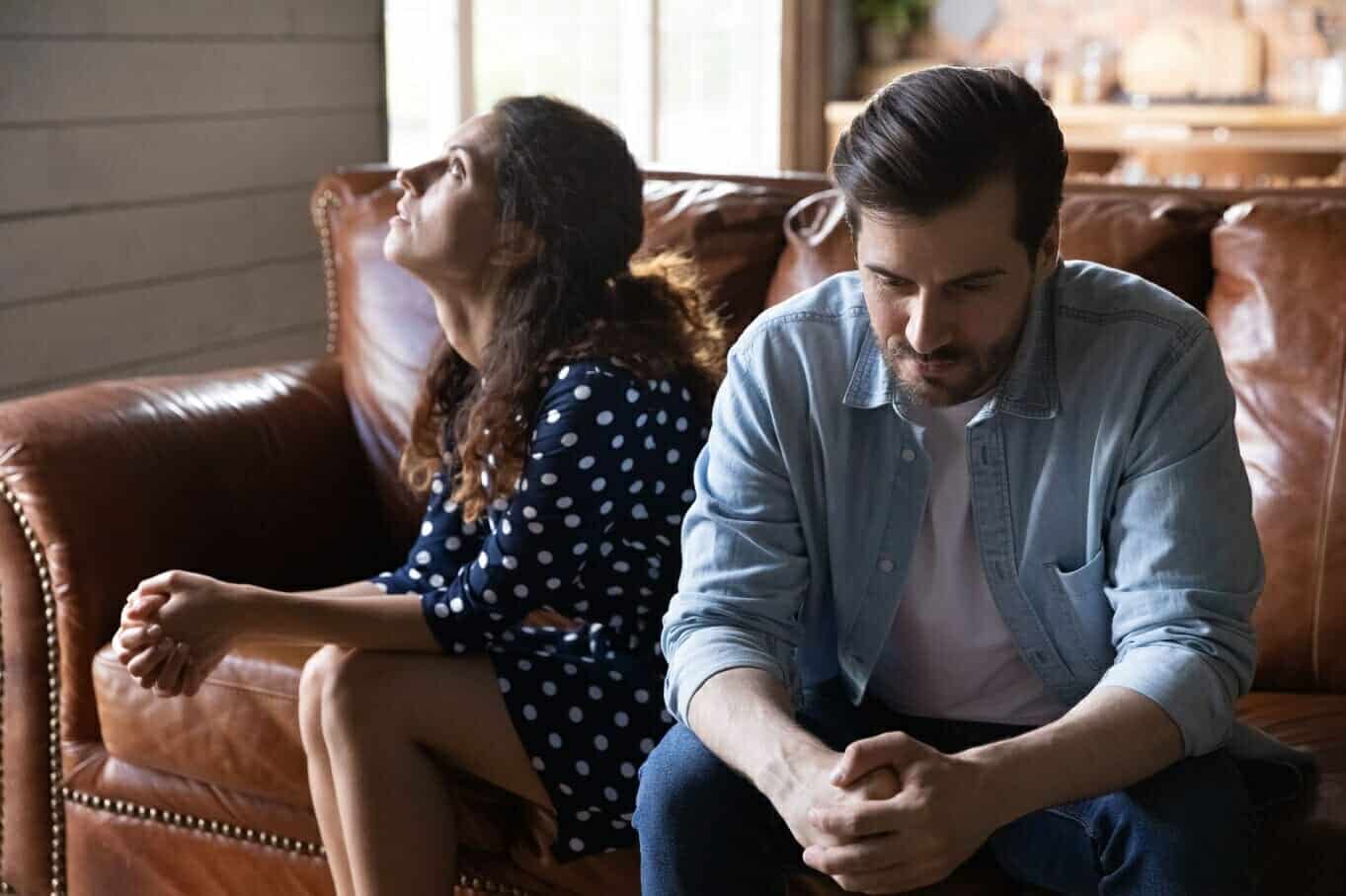 الابتعاد عن الشريك قد تنبه له بعض العلامات والعبارات