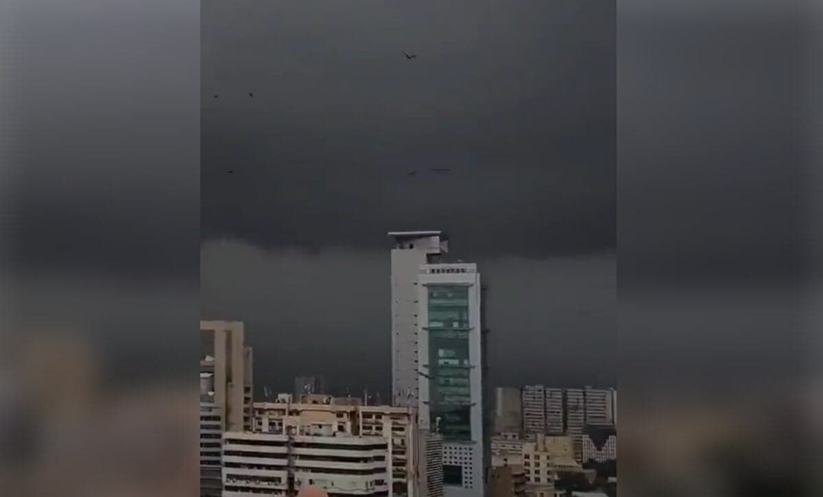 اعصار بيبارجوي يضرب باكستان