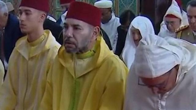 محمد السادس بمسجد الحسن الثاني في تطوان