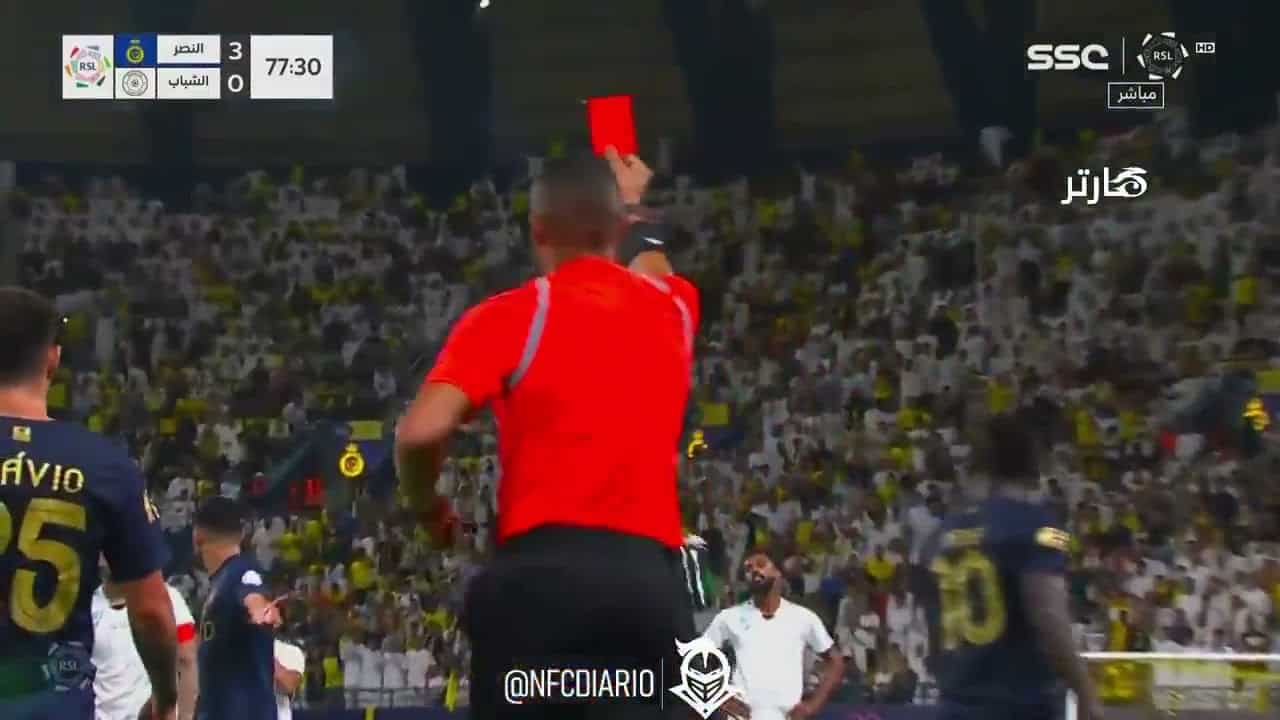 طرد بانيغا لاعب الشباب أمام النصر