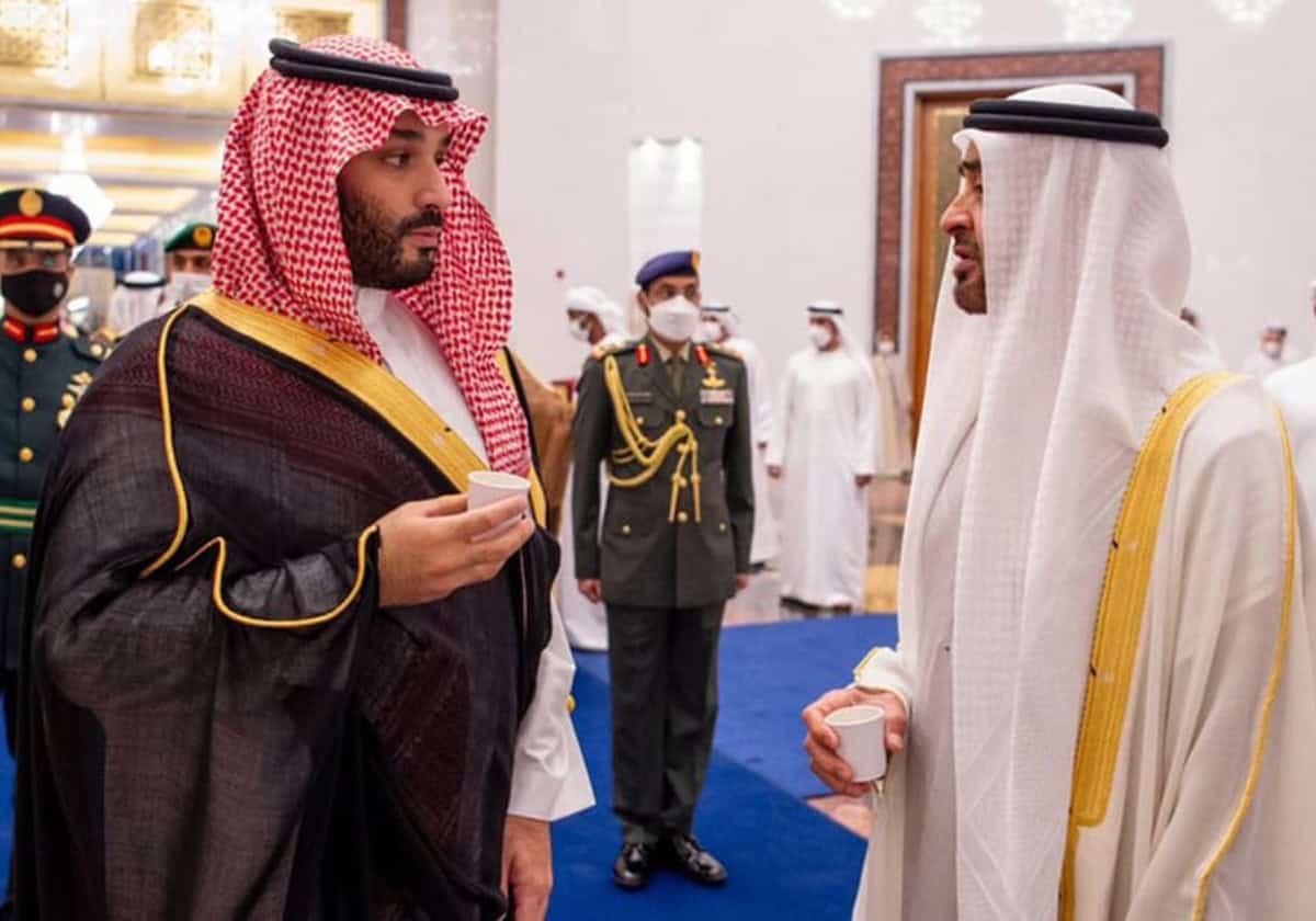 خرجت للعلن.. "لوموند" تكشف تفاصيل الأزمة بين محمد بن سلمان "ومعلمه السابق"