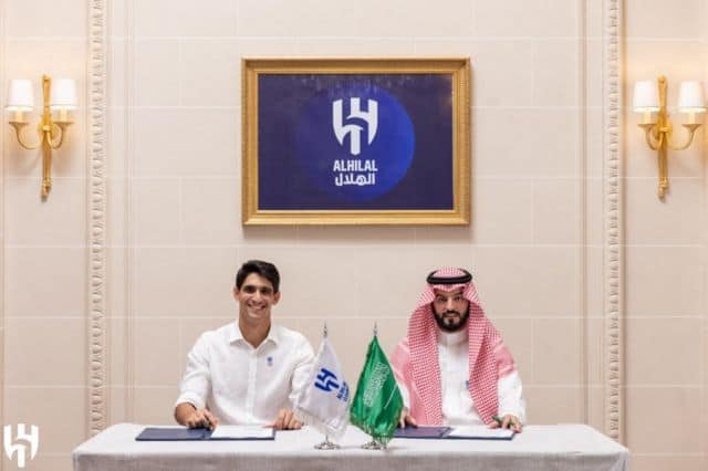 ياسين بونو ينضم للهلال السعودي