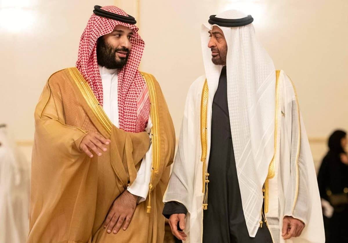 محمد بن سلمان ومحمد بن زايد يرفضان الوقوف دقيقة صمت على ضريح "غاندي"