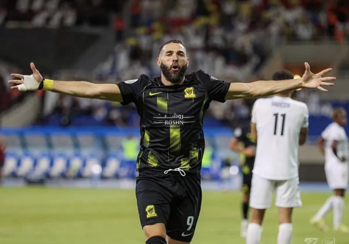 كريم بنزيما لاعب الاتحاد السعودي