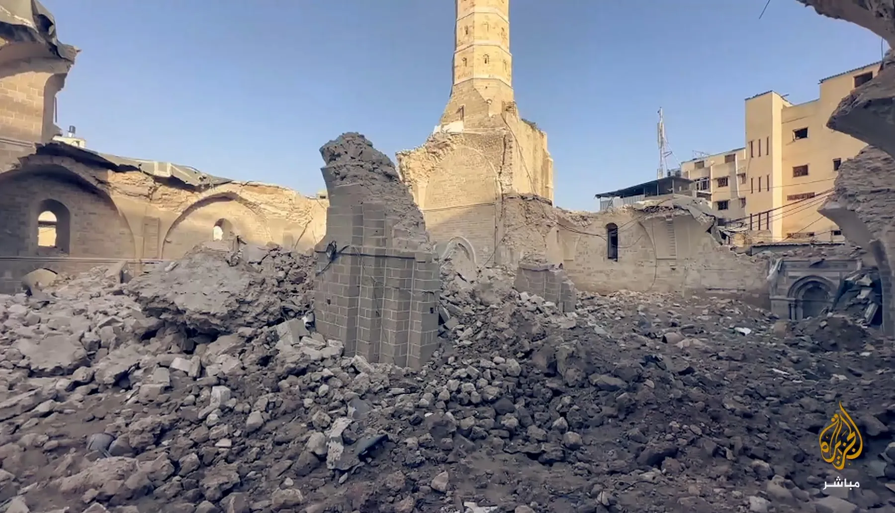 الخراب في المسجد العمري