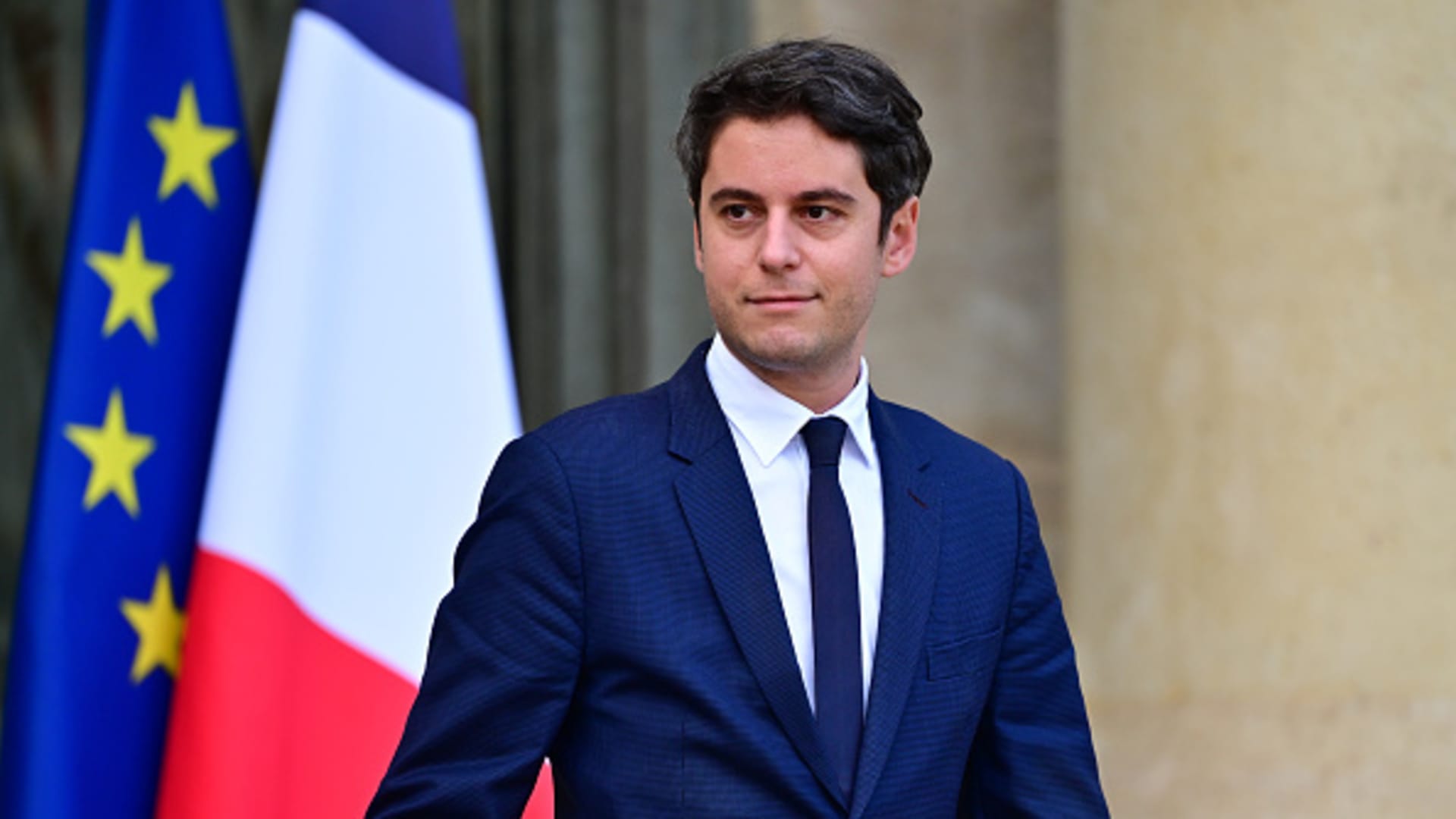 رئيس الوزراء الفرنسي الجديد "غابرييل أتال" الذي يوصف بـ"ماكرون الجديد"