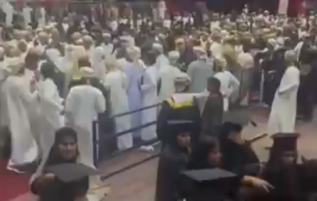 سلطنة عمان في الأردن أصدرت بيانا توضيحيا بشأن فيديو مشاجرة الطلبة العمانيين في الأردن أثناء حفل تخرجهم
