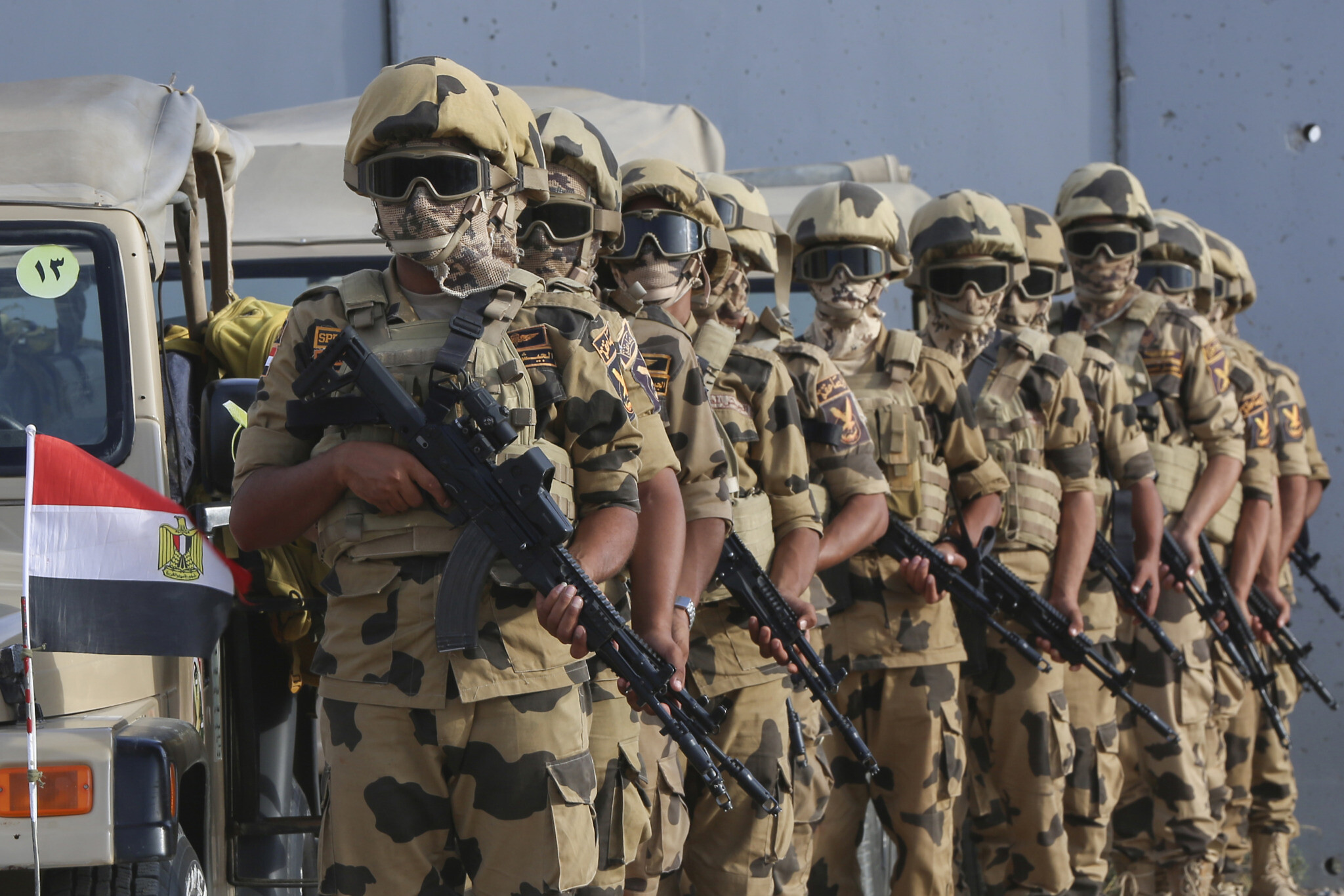 اطلاق نار بين جنود مصريين وإسرائيليين داخل معبر رفح
