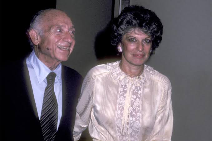 السيناتور جاكوب جافيتز مع زوجته ماريون