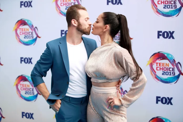 أرتيم تشيجفينتسيف ونيكي جارسيا يحضران حفل توزيع جوائز Fox's Teen Choice Awards لعام 2019 في 11 أغسطس 2019، في هيرموسا بيتش، كاليفورنيا.