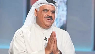 ودع داود حسين قبر ابيه وقبر الفنان عبدالحسين عبدالرضا